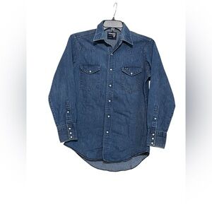 Vintage Wrangler‎ Denim Pearl snap button shirt.